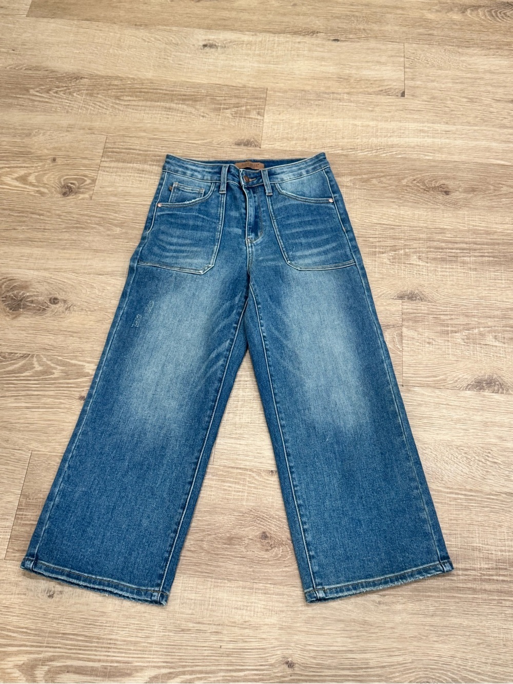 Judy Blue Wide Crop High Rise Patch Pocket Jeans Medium Wash Size 5/27
